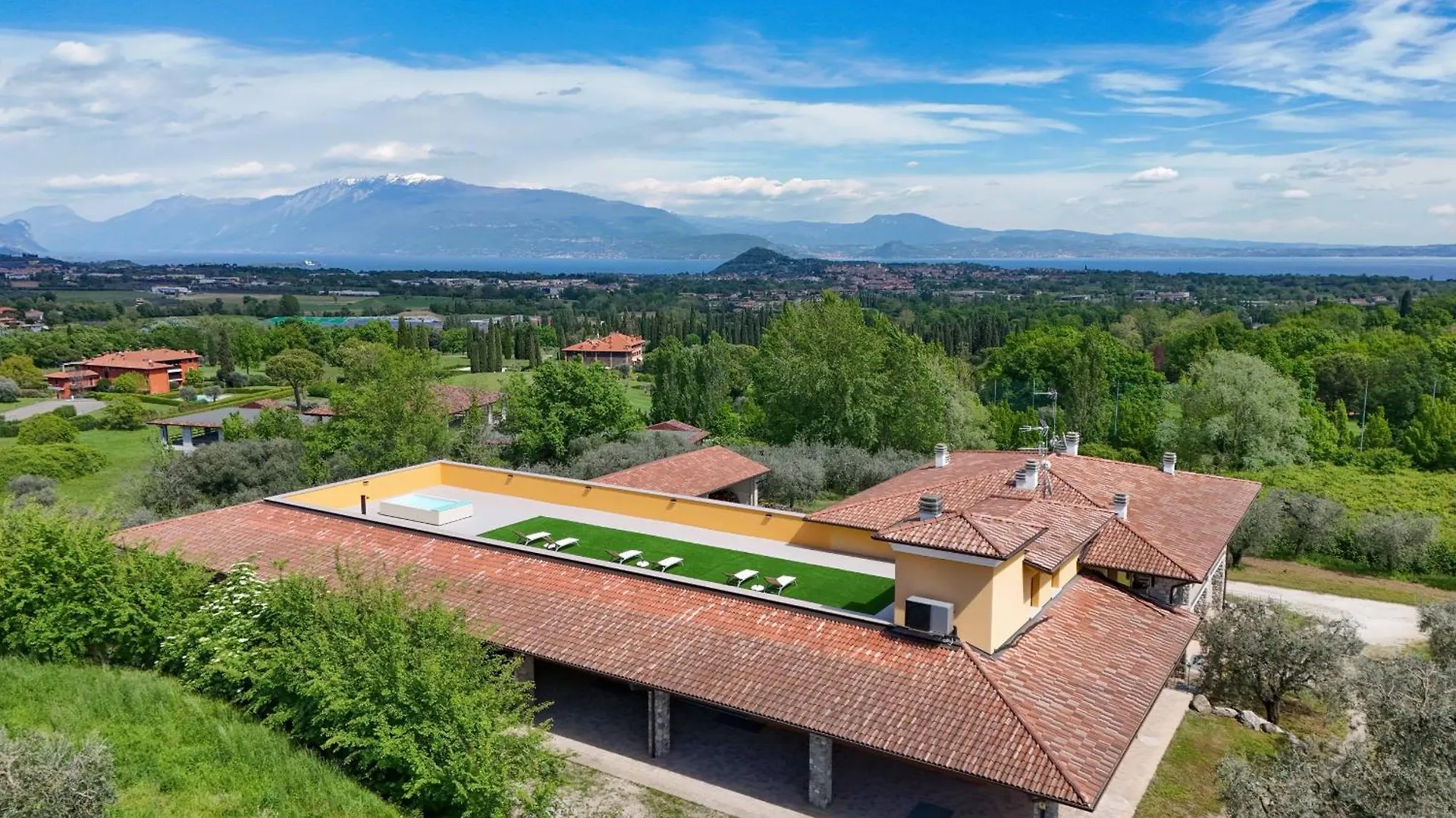 Agriturismo I Sentieri Del Vino - Lago Lucone Polpenazze del Garda 0*,  Italy